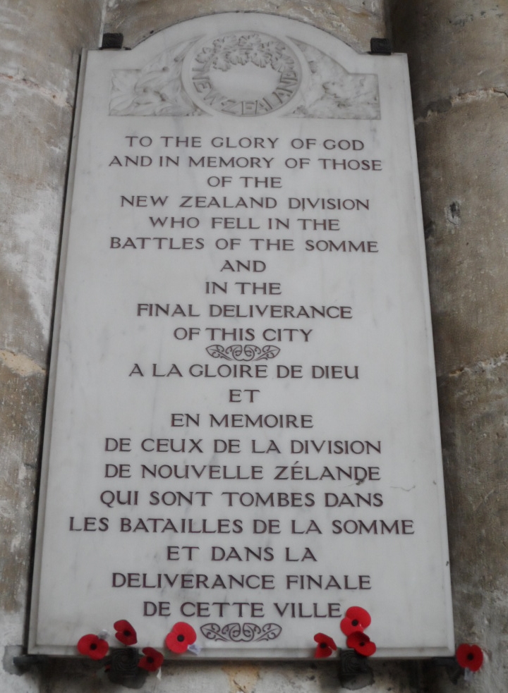 WWI_memorial_tablet_to_New_Zealand_forces_in_Amiens_Cathedral